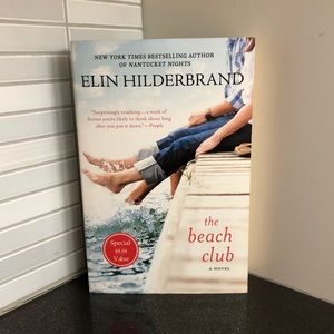 📚 3/$18 The Beach Club by Elin Hilderbrand book
